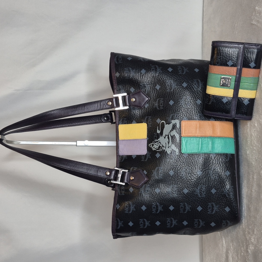 MCM Princess Lion Leather Tote Bag & Wallet - Picture 4 of 17